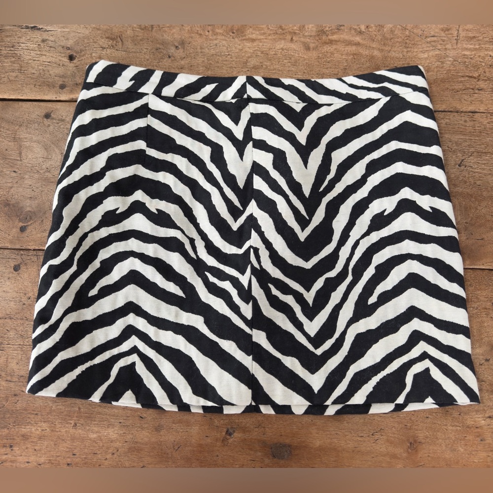 MINT Condition TRINA TURK Black/Cream Zebra Print Mini Skirt (2) Retail $129